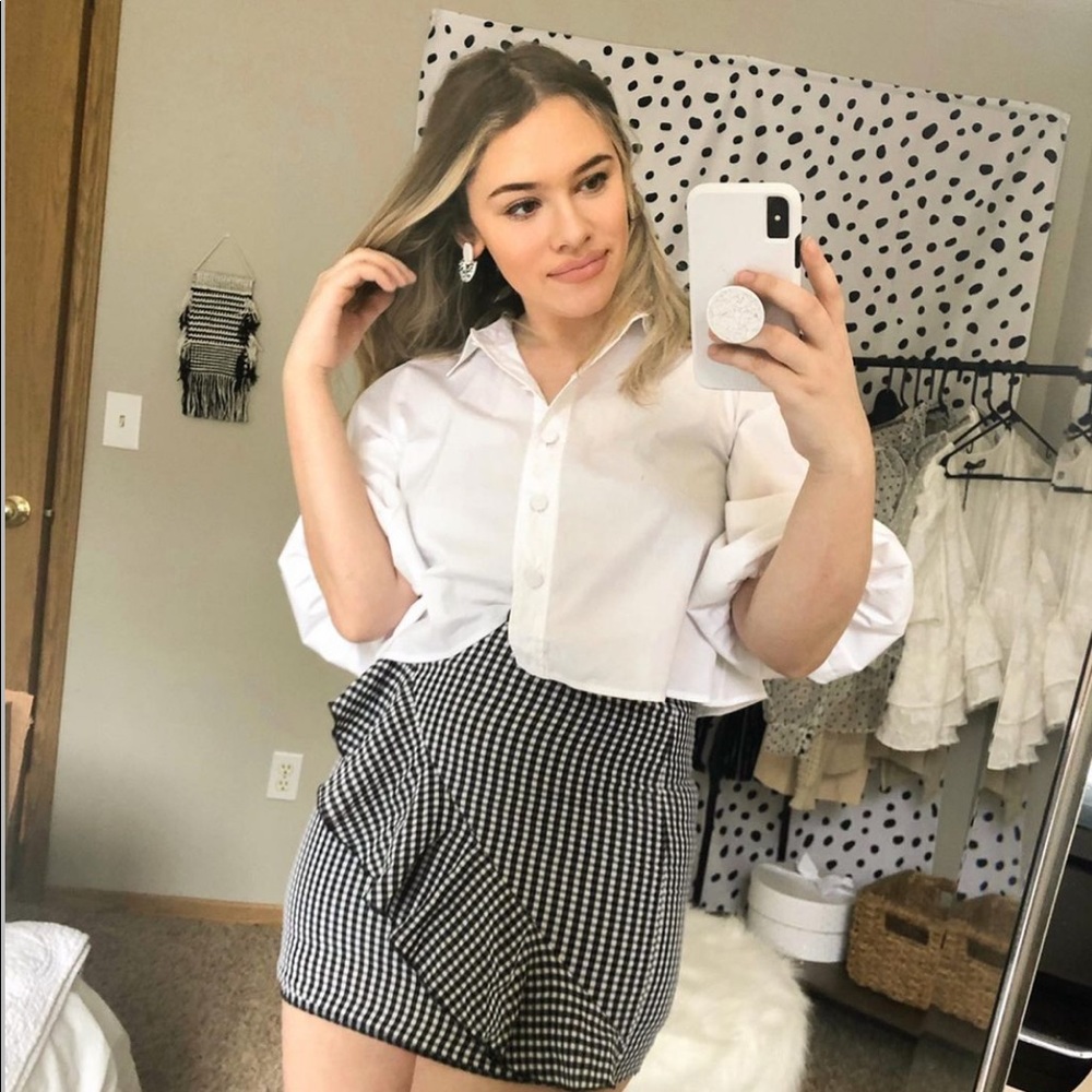 Zara Cropped White Puff Sleeve Button Down Top